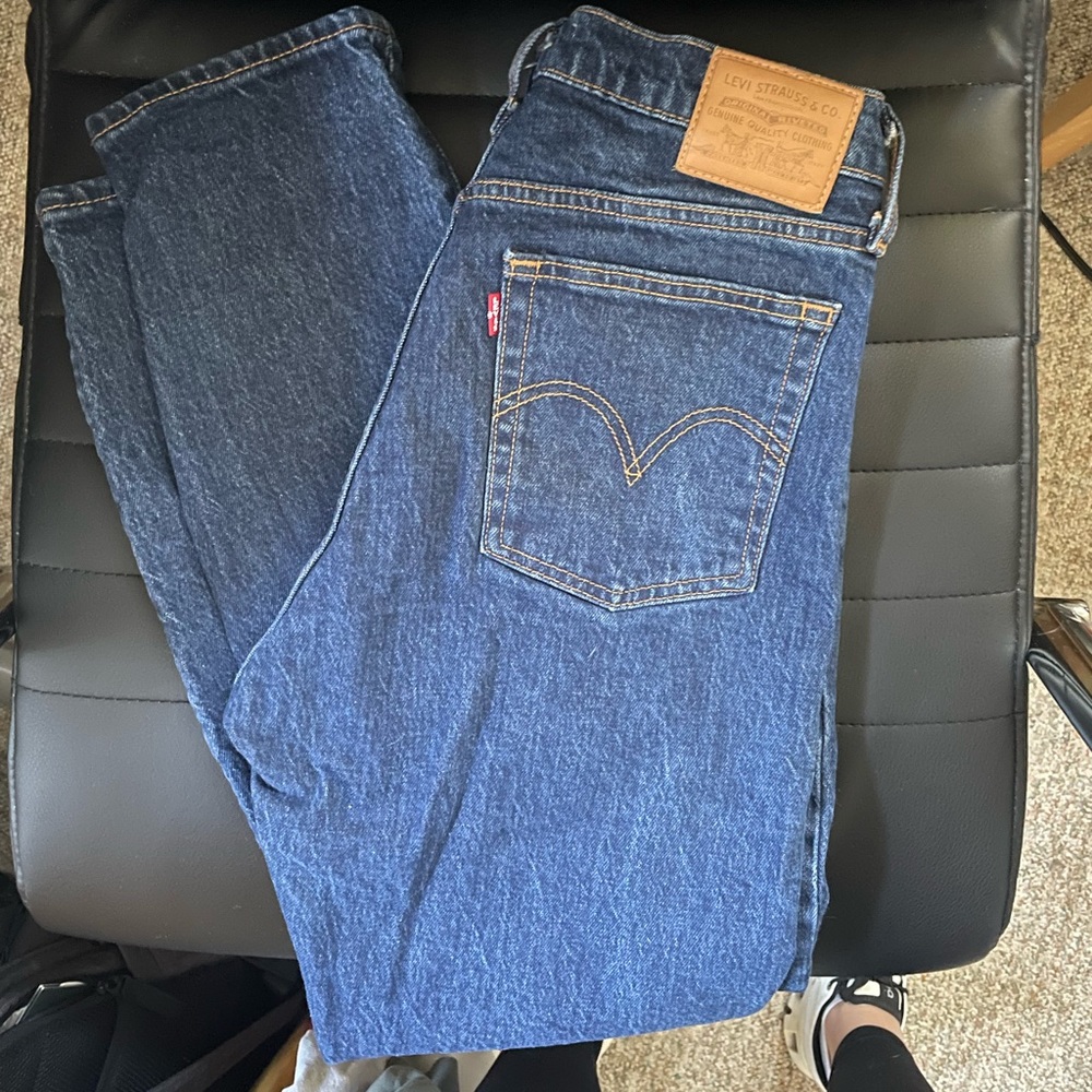 Levi Wedgie button-fly jeans size 28
